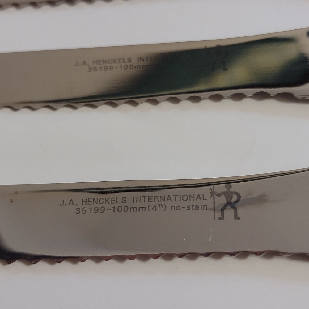 J A Henckels Set of 4 Serated Steak Knives - Picture 2 of 3